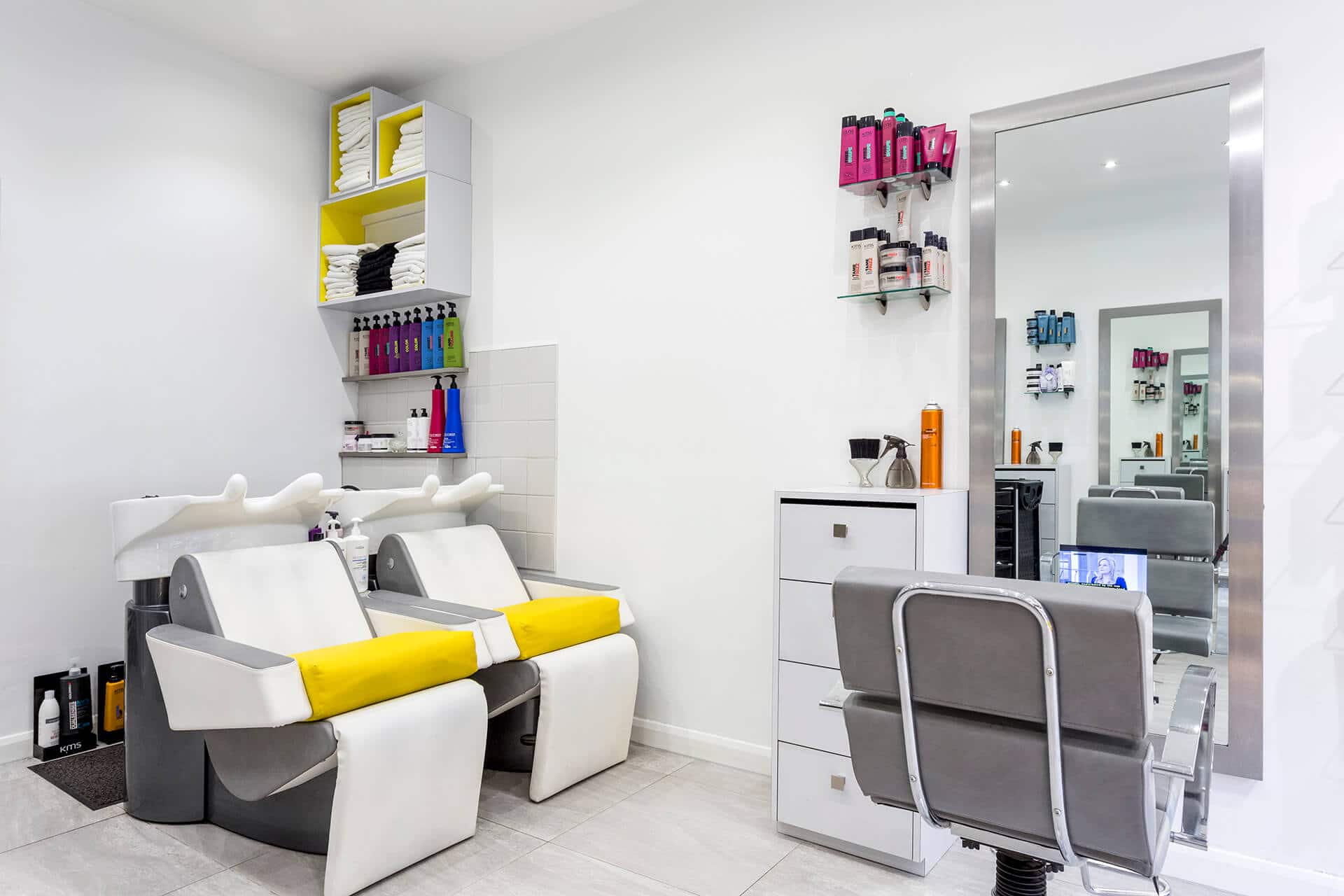 Why_Not_Hairdressing_inside_of_salon_2