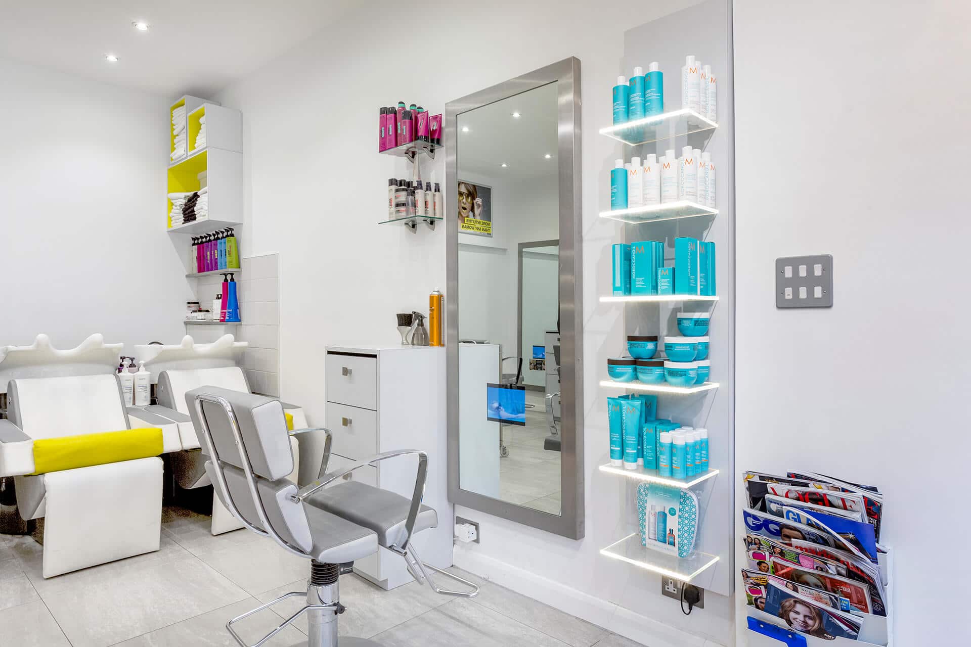 Why_Not_Hairdressing_inside_of_salon_4